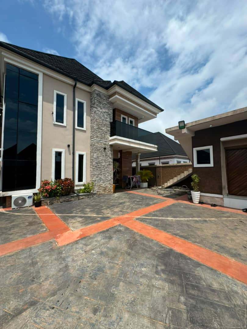 4 bedroom dulplex